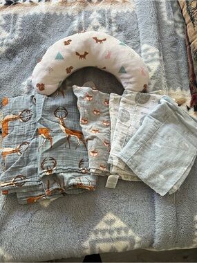 Baby Nursing Pillow and Muslin Cloth Set - Light Gray & White
